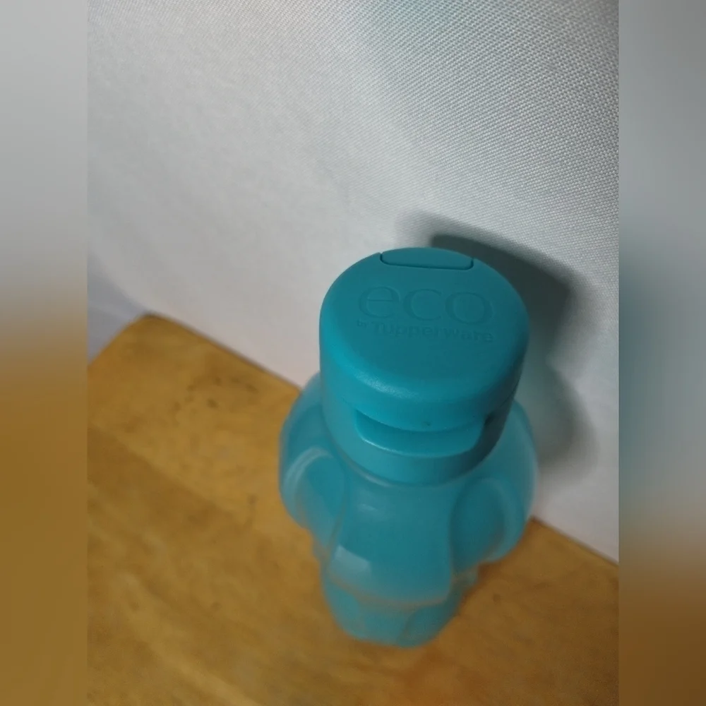 New blue Tupperware 16oz eco water bottle